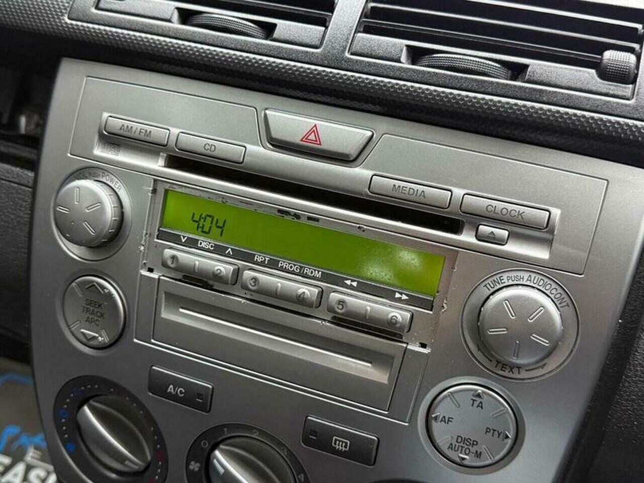 Mazda Mazda2 — photo 42