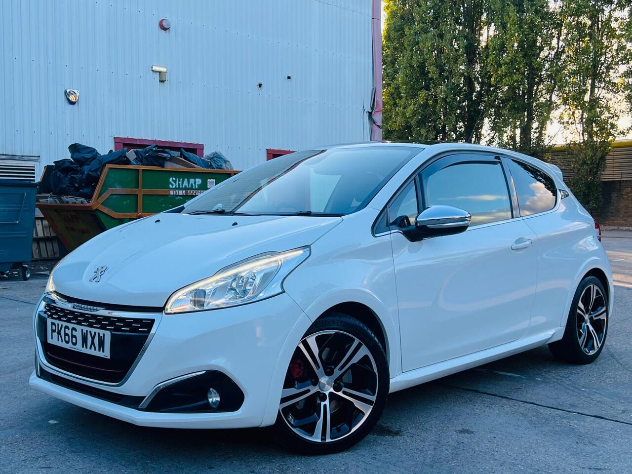 Peugeot 208 — photo 13