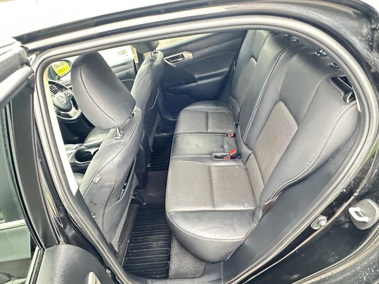 Lexus CT — photo 24