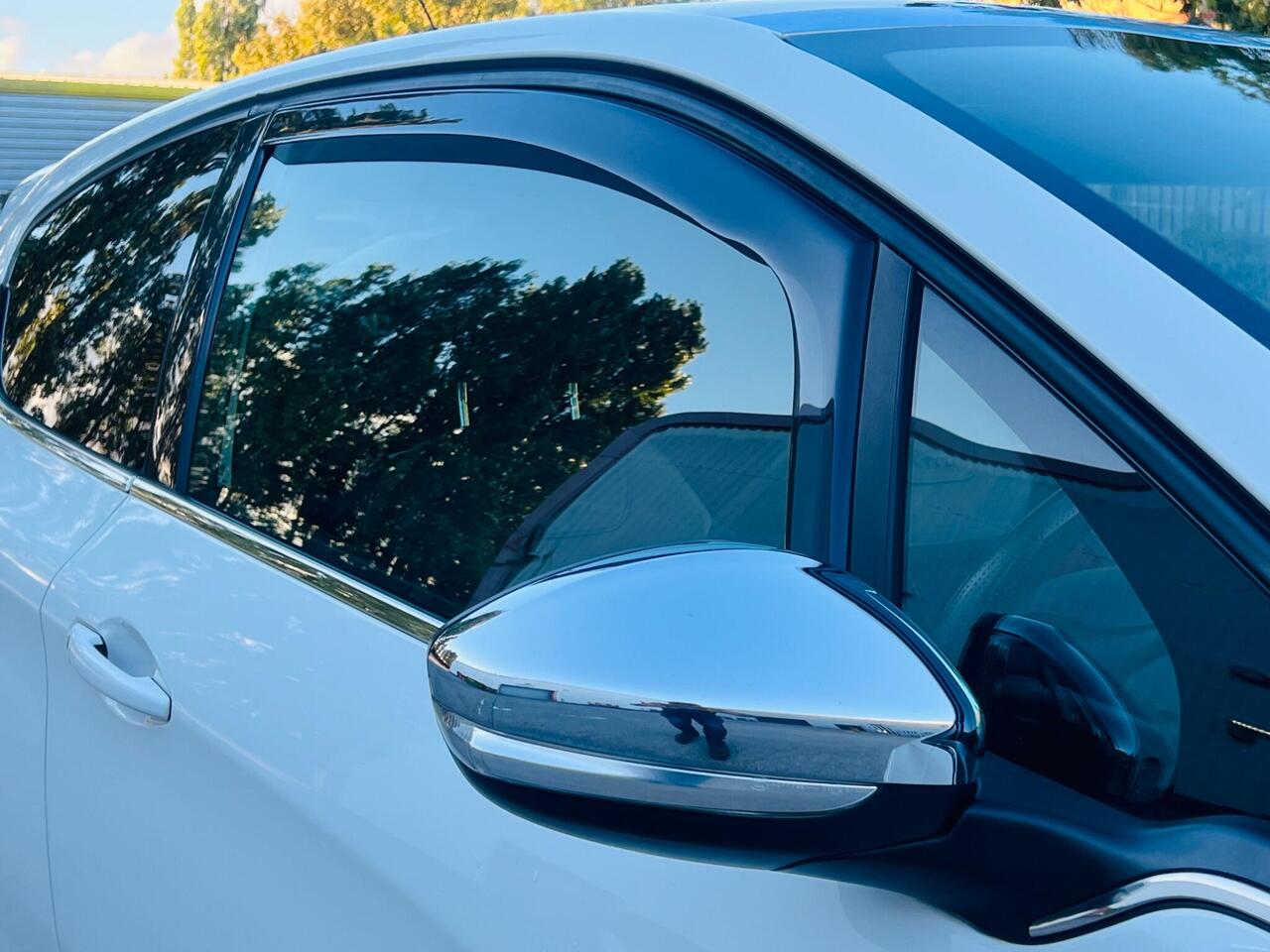 Peugeot 208 — photo 10