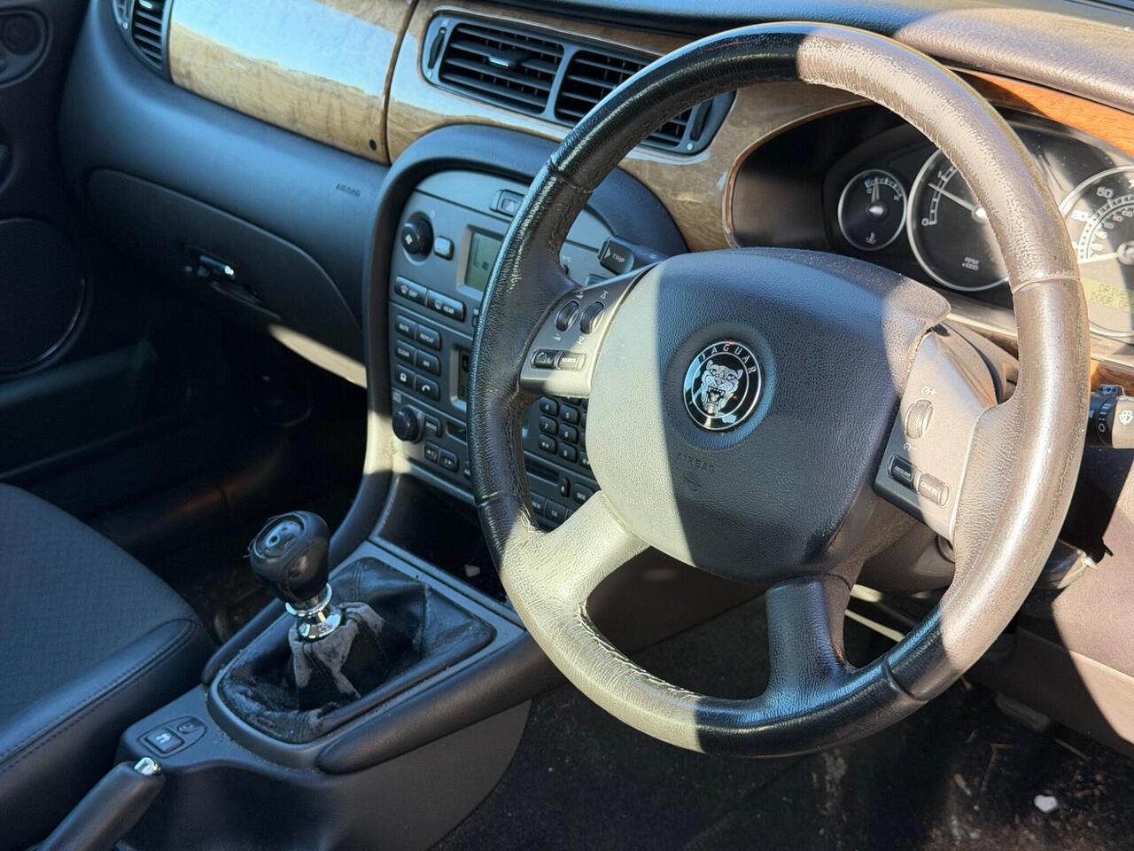 Jaguar X-Type — photo 9