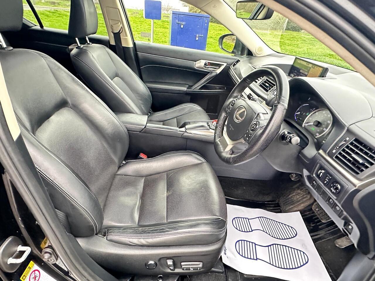 Lexus CT — photo 20