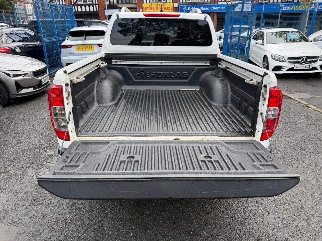 Nissan Navara — photo 11