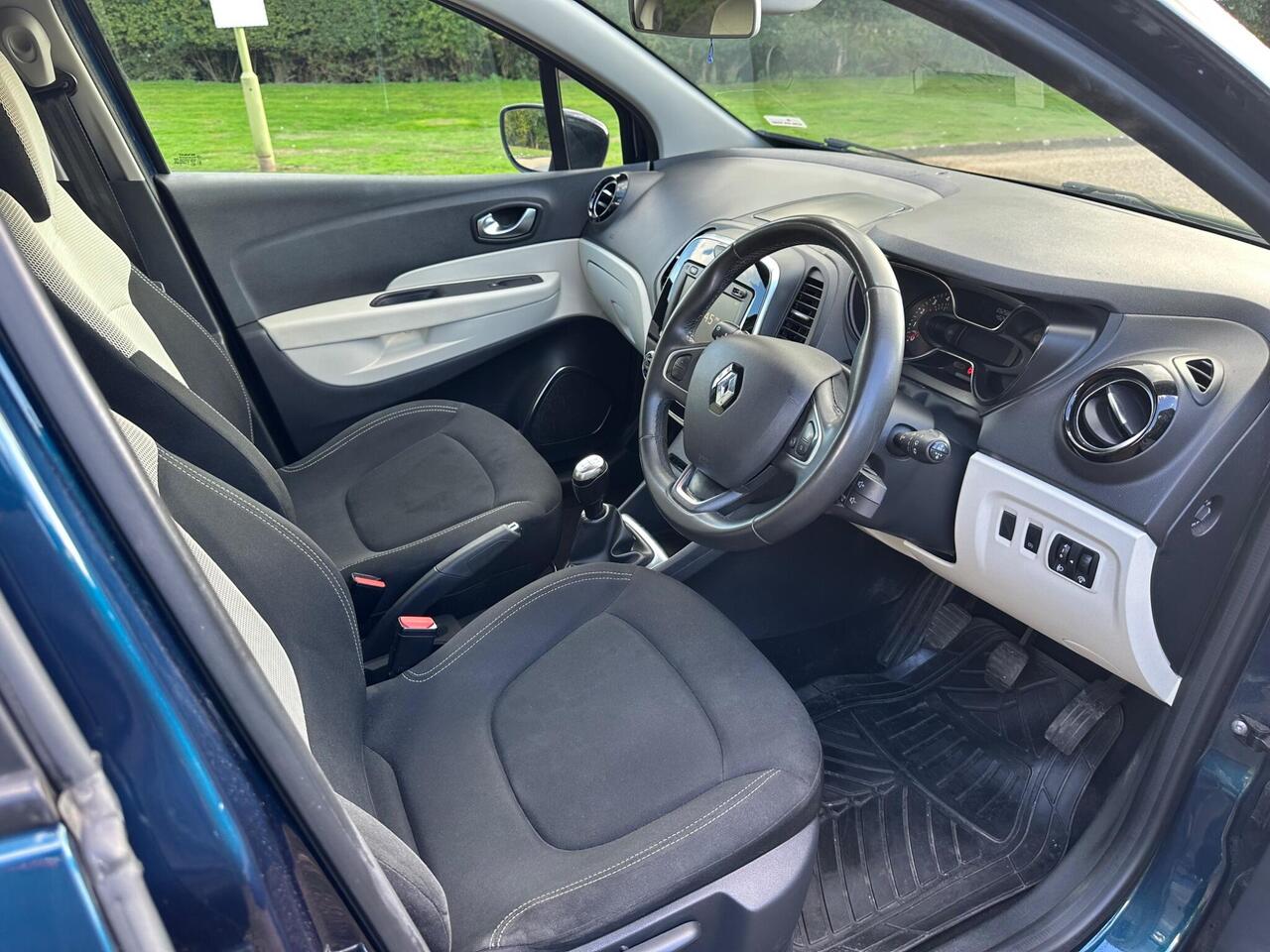 Renault Captur — photo 13