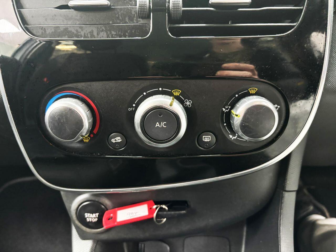 Renault Clio — photo 18