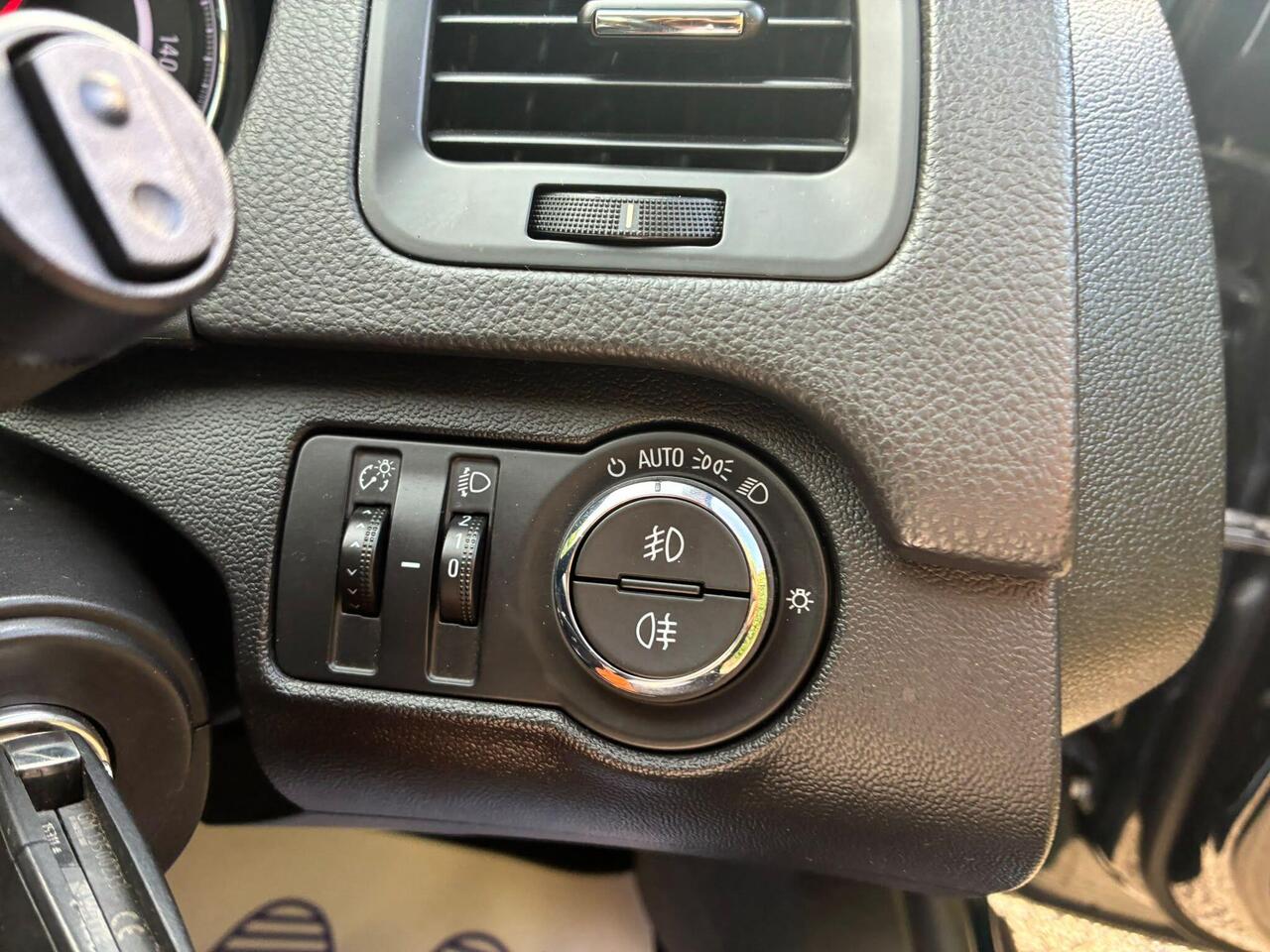 Vauxhall Insignia — photo 36