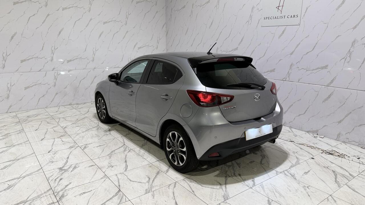 Mazda Mazda2 — photo 38