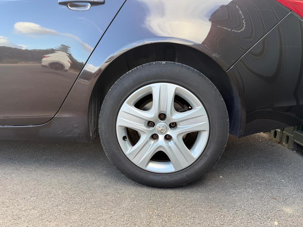 Vauxhall Insignia — photo 30