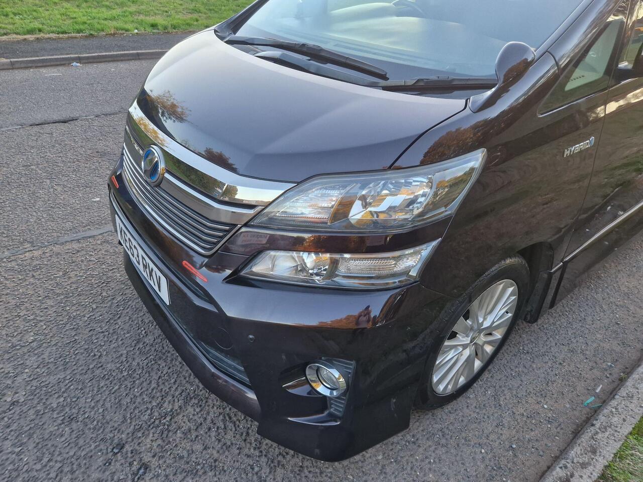 Toyota Vellfire — photo 6