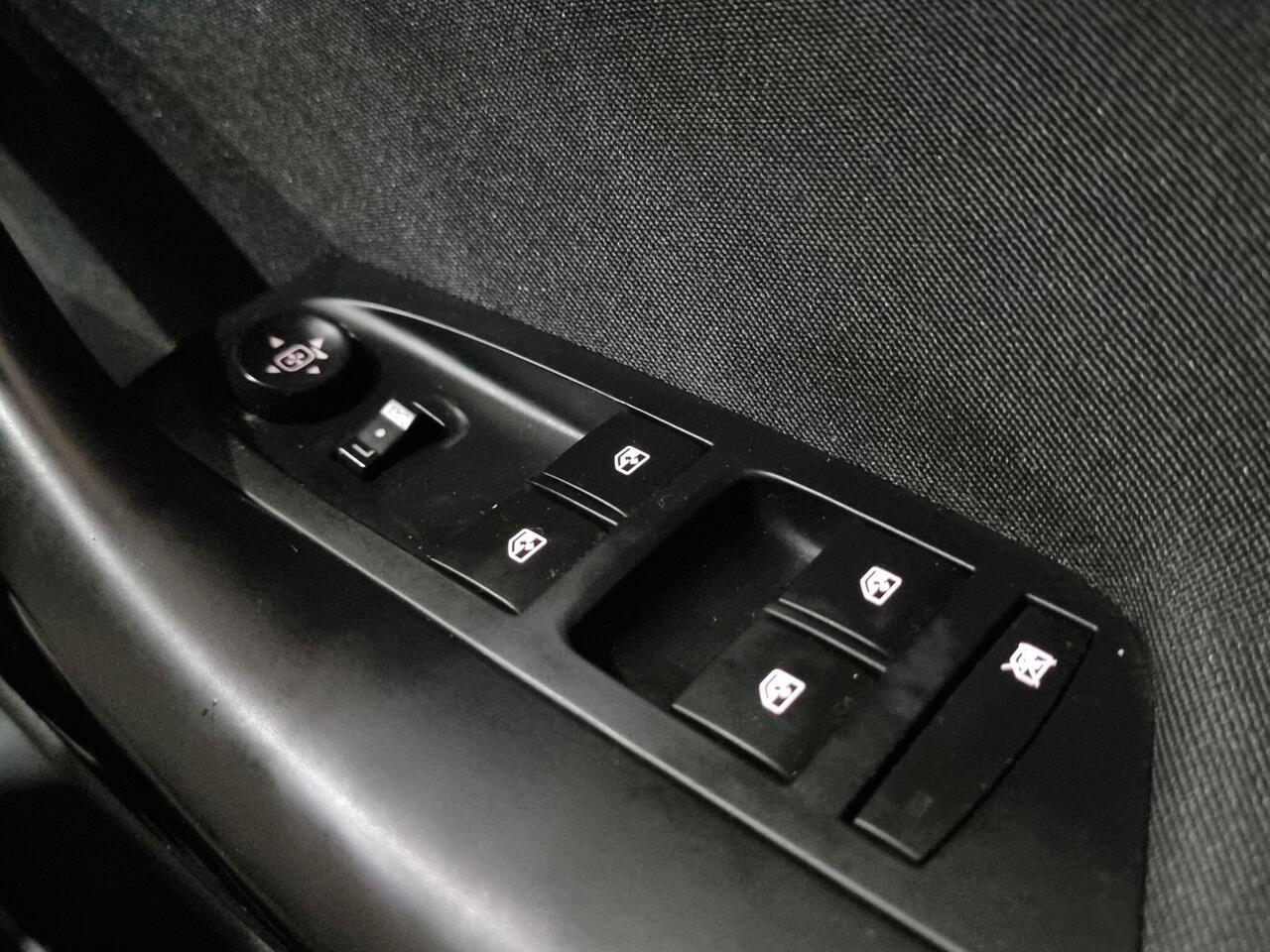 Vauxhall Astra — photo 22