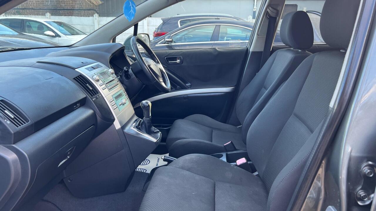Toyota Corolla Verso — photo 21
