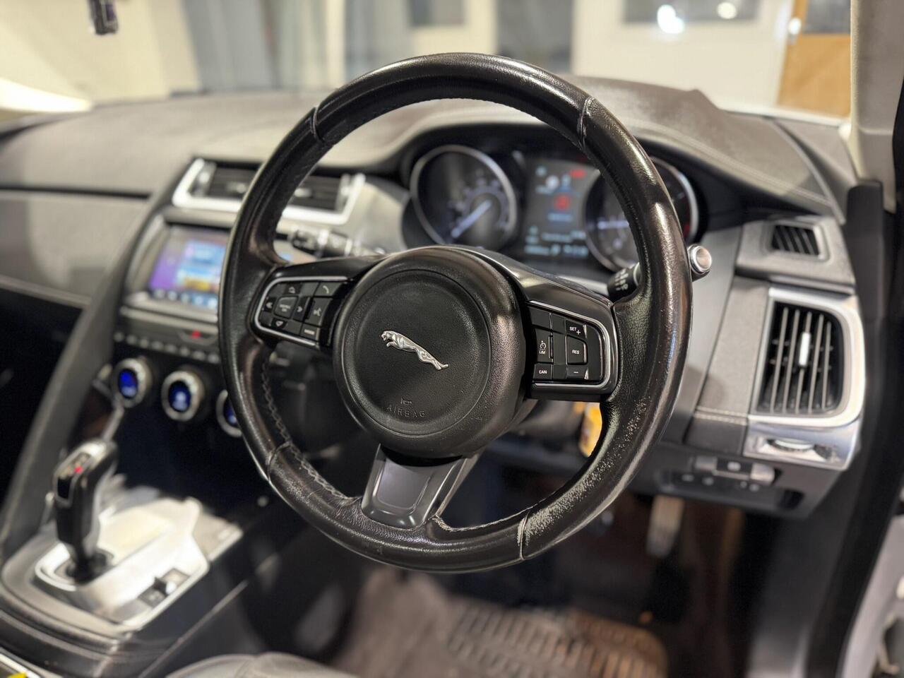 Jaguar E-PACE — photo 2