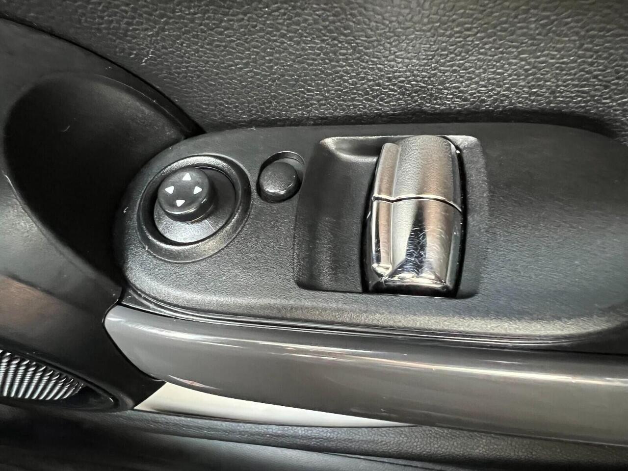 MINI Hatch — photo 36
