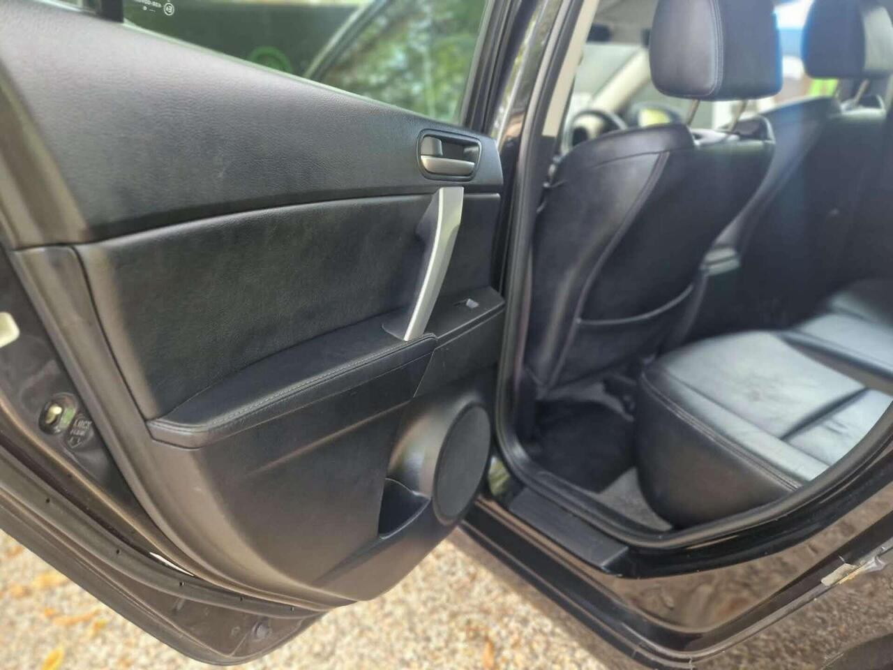 Mazda Mazda3 — photo 30