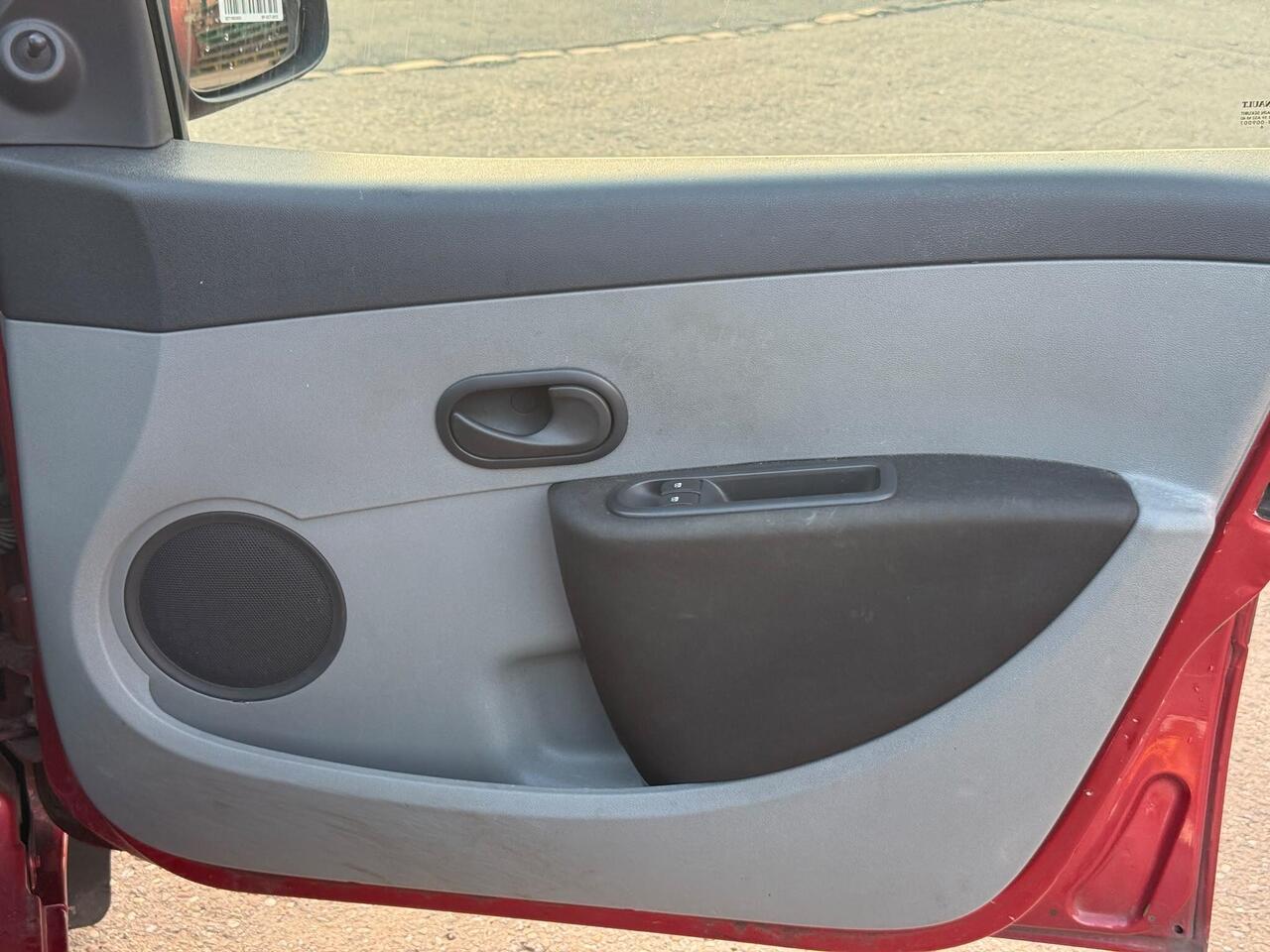 Renault Clio — photo 19