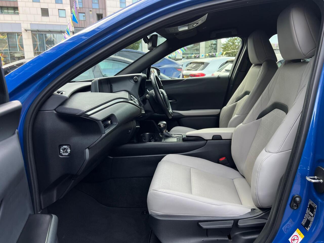 Lexus UX — photo 67