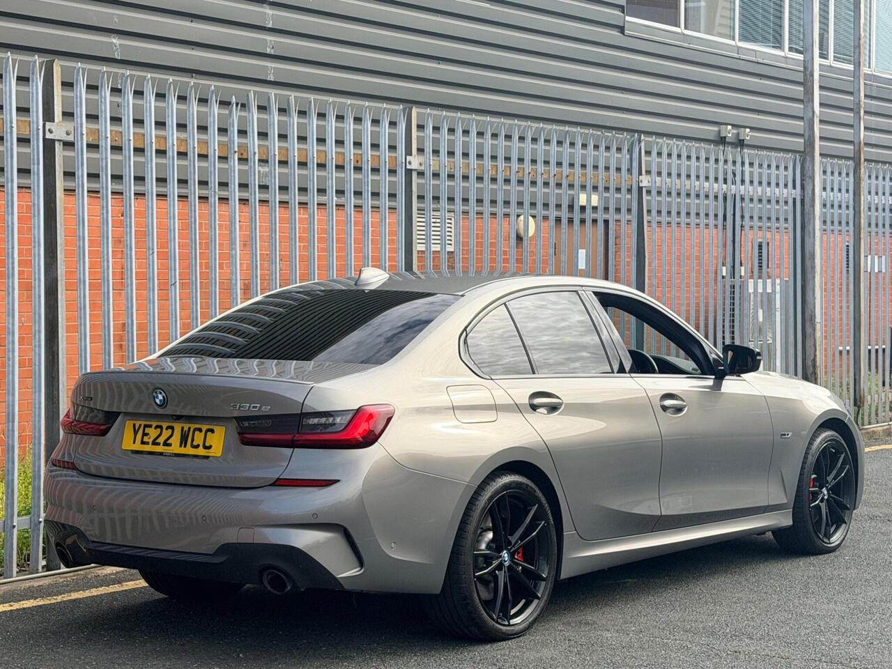 2022 BMW 3 Series 2.0 330e 12kWh M Sport Pro Edition Auto xDrive Euro 6 (s/s) 4dr, photo 3