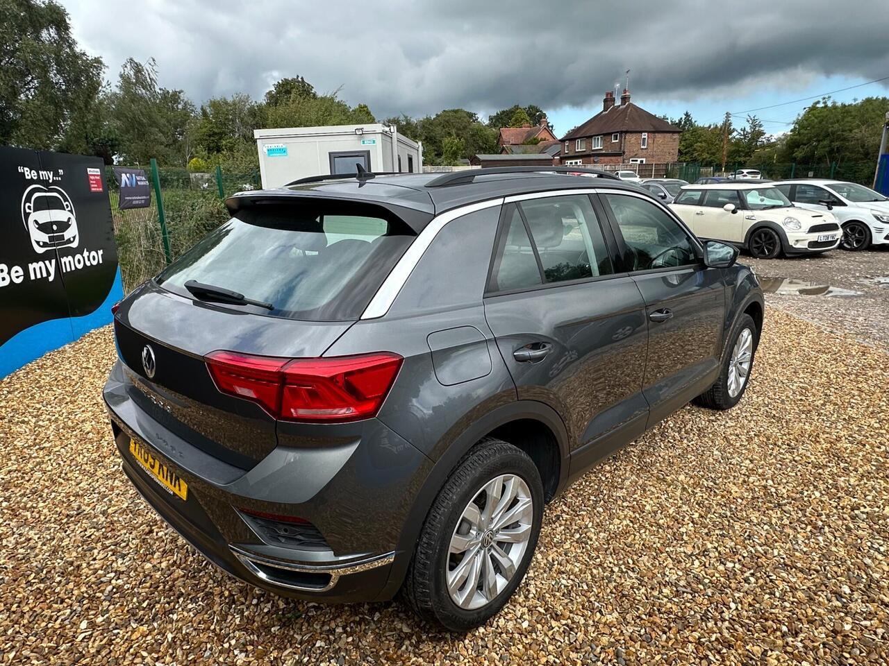 Volkswagen T-Roc — photo 13