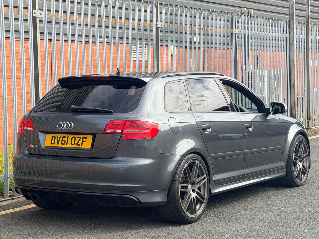 2011 Audi RS3 2.5 TFSI Sportback S Tronic quattro Euro 5 5dr, photo 3
