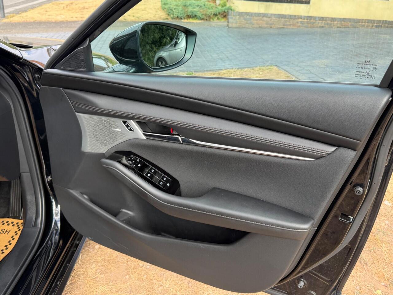 Mazda Mazda3 — photo 15
