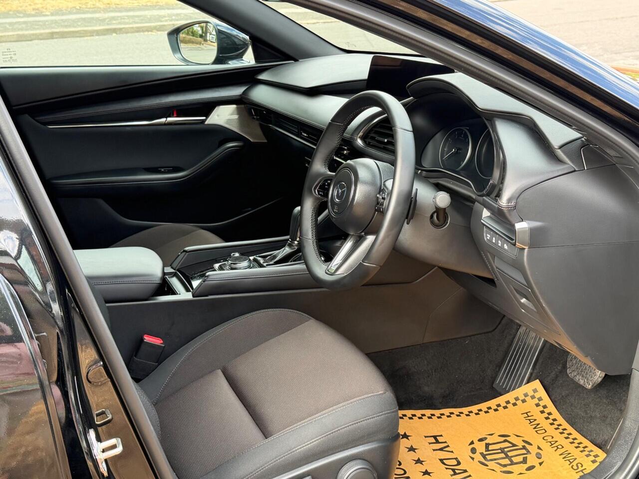 Mazda Mazda3 — photo 14