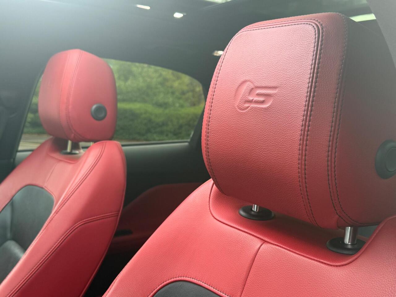 Jaguar F-PACE — photo 25