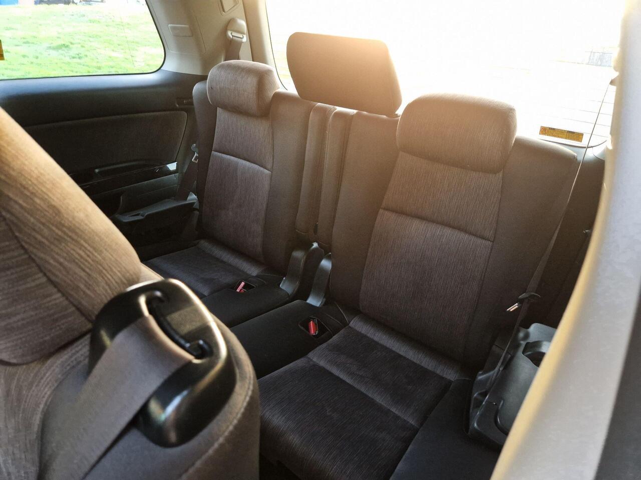 Toyota Vellfire — photo 18