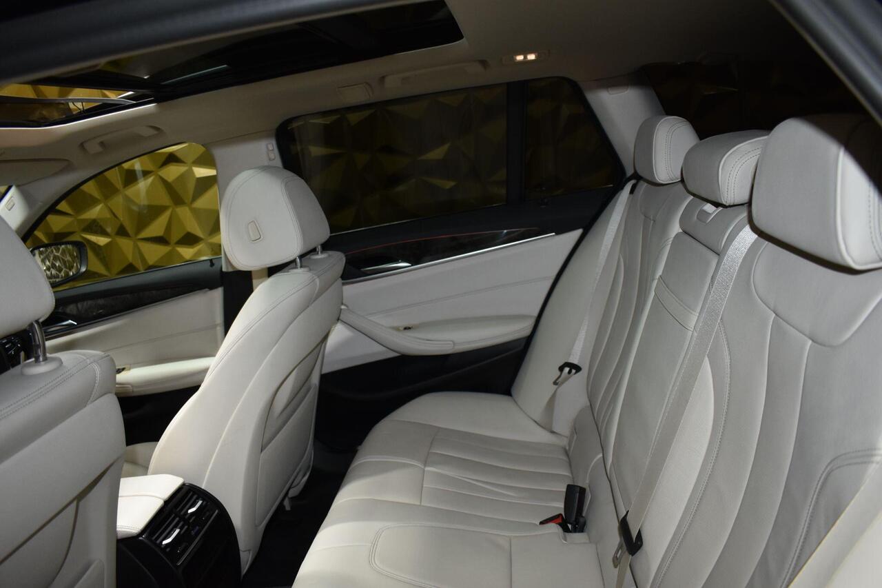 BMW 5 Series — photo 15