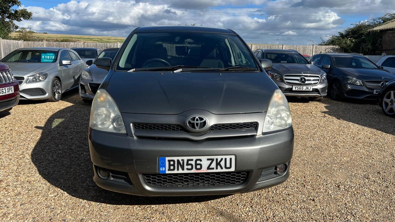 Toyota Corolla Verso — photo 2