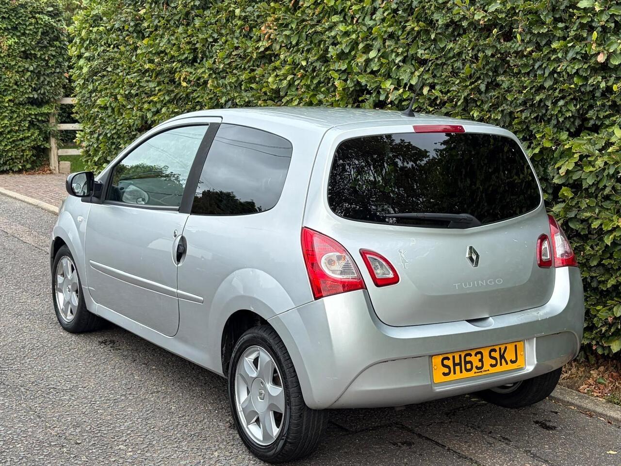 Renault Twingo — photo 9