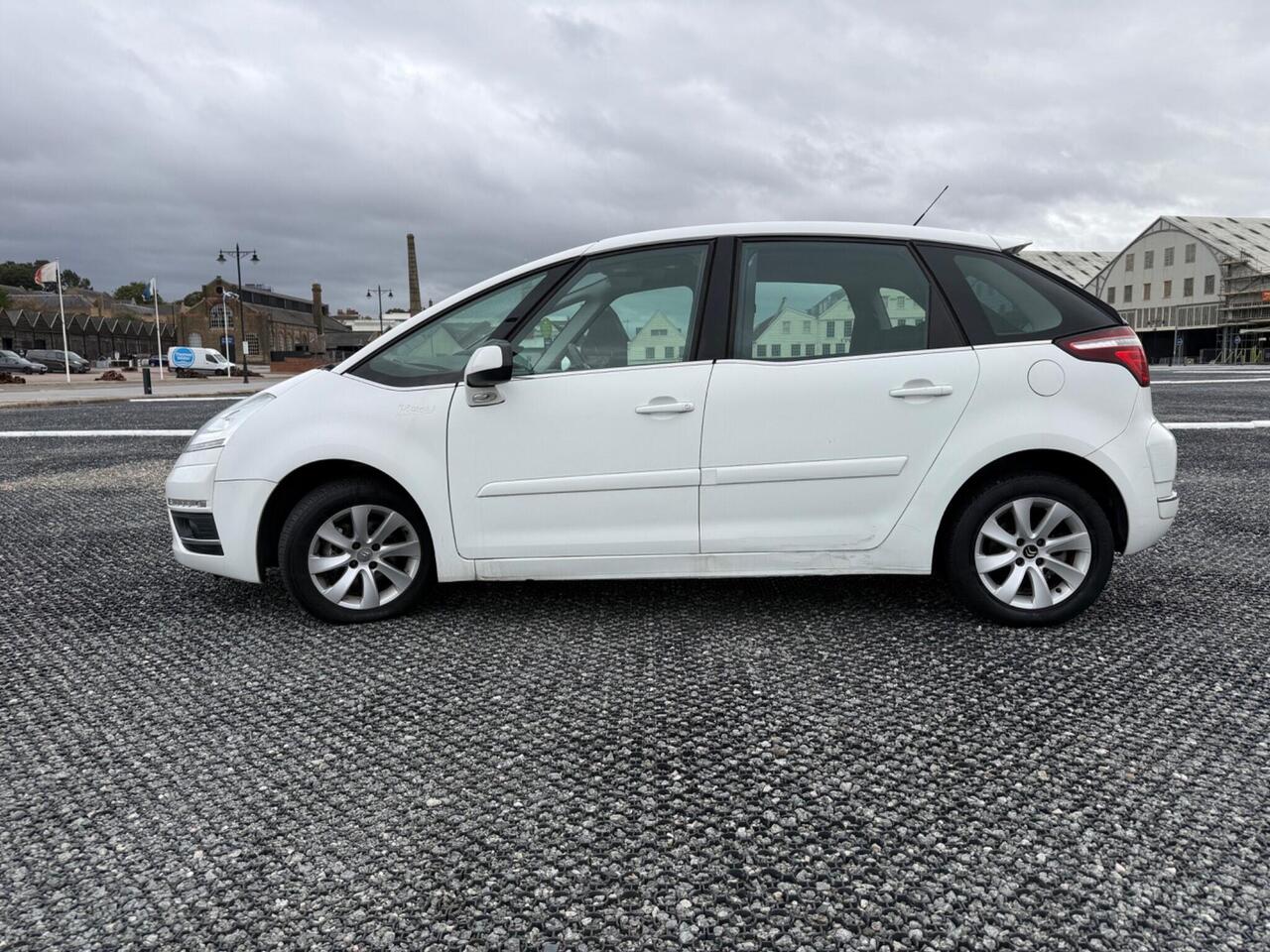 Citroen C4 Picasso — photo 8