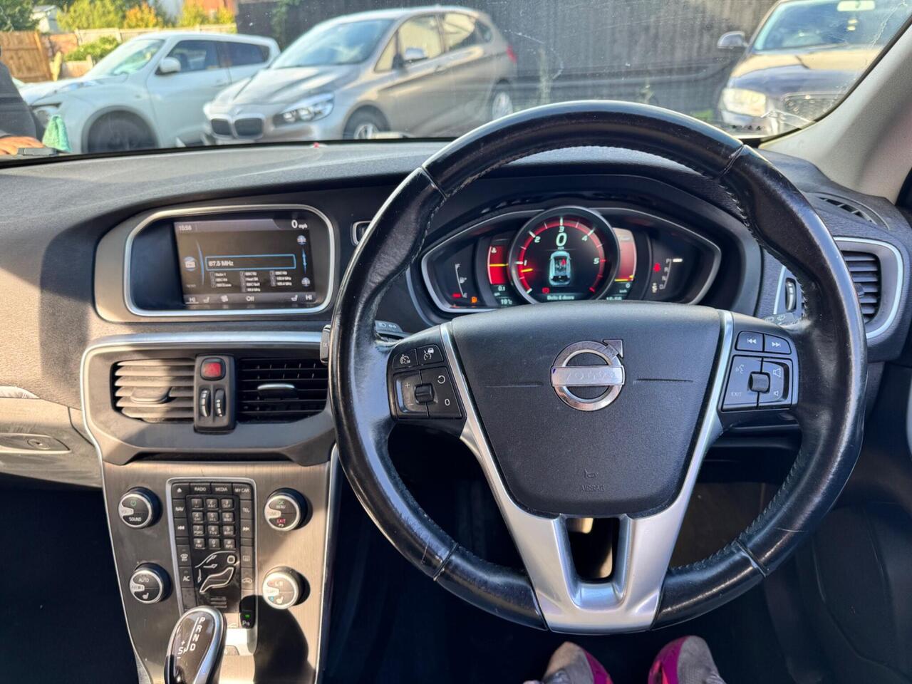 Volvo V40 — photo 18