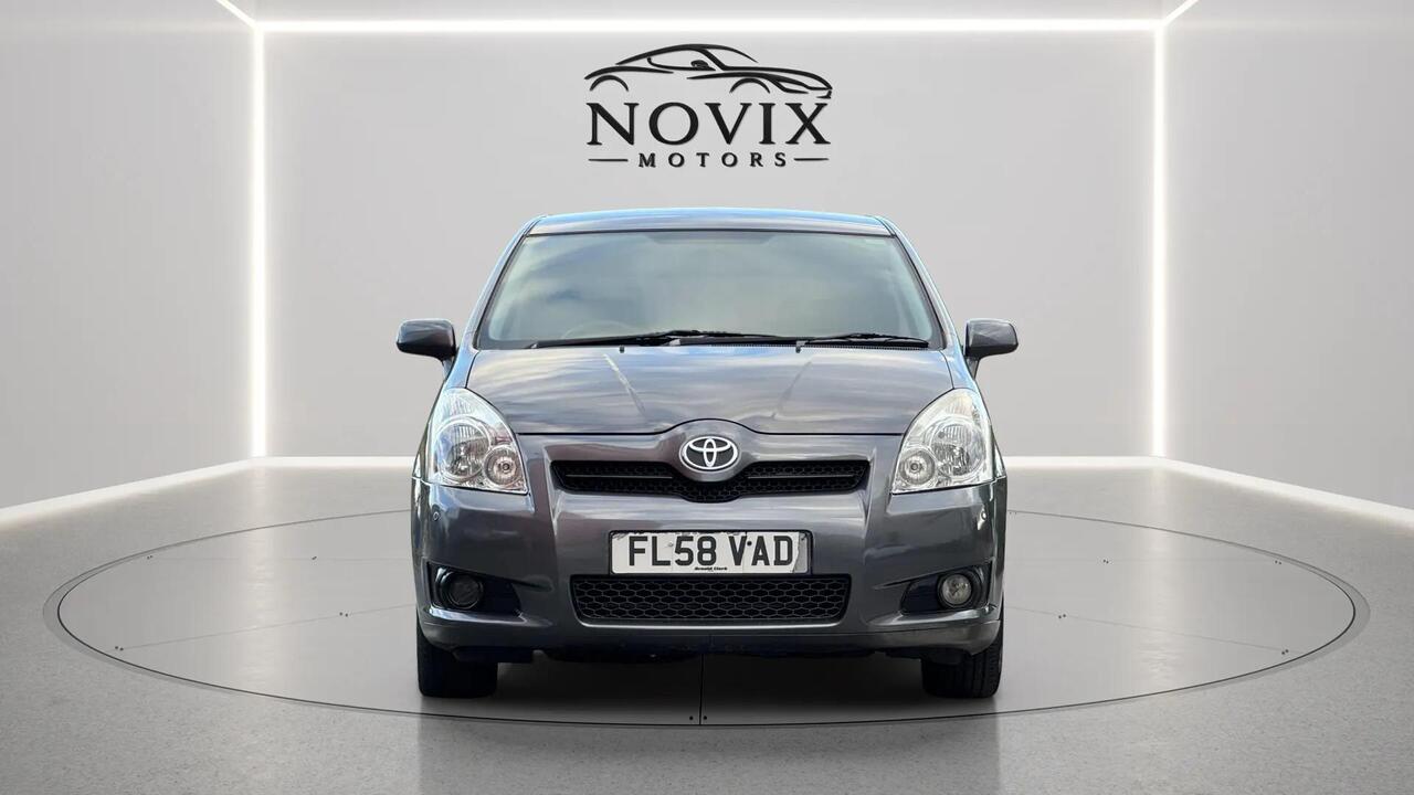 Toyota Corolla Verso — photo 11