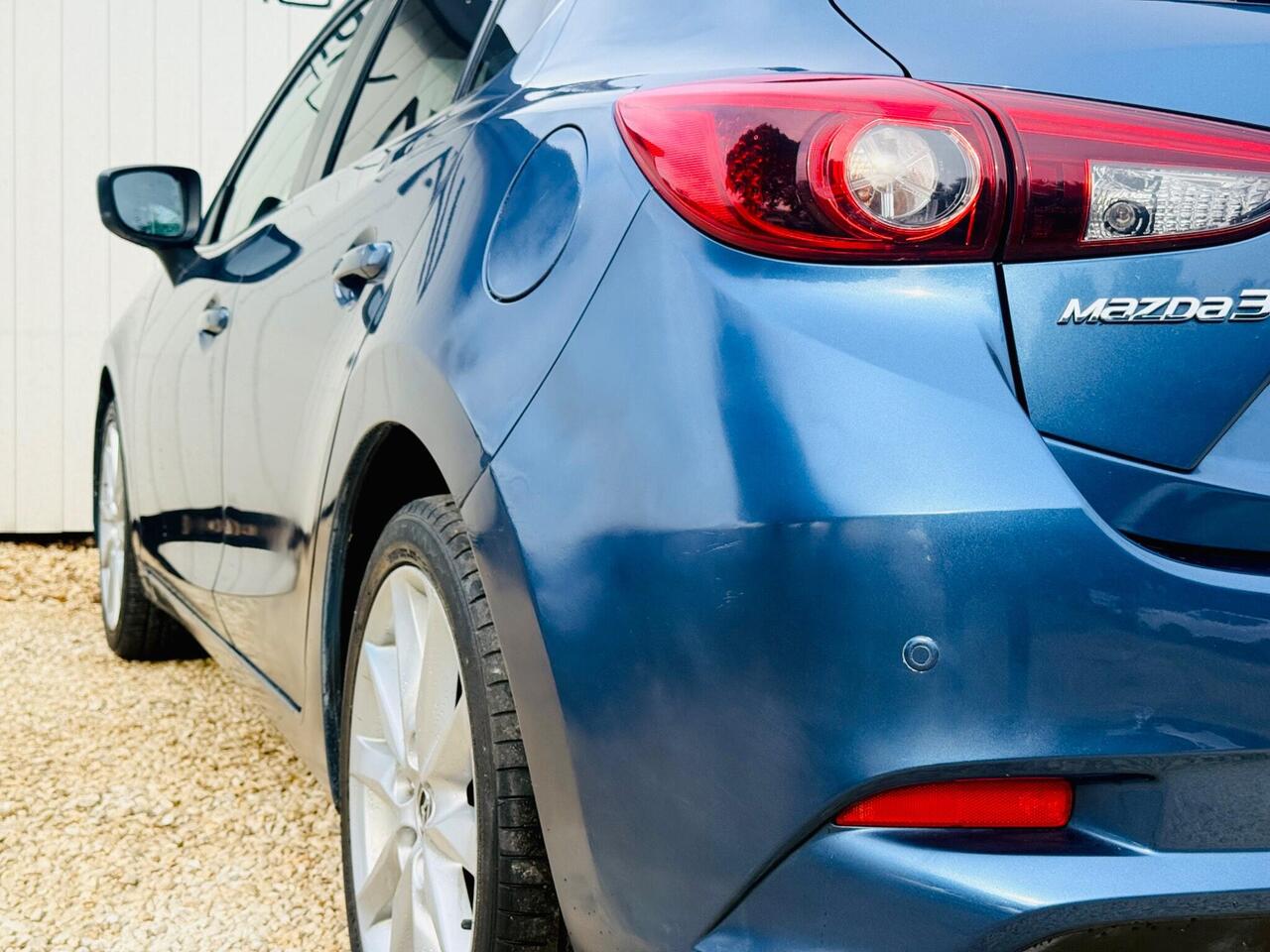 Mazda Mazda3 — photo 13
