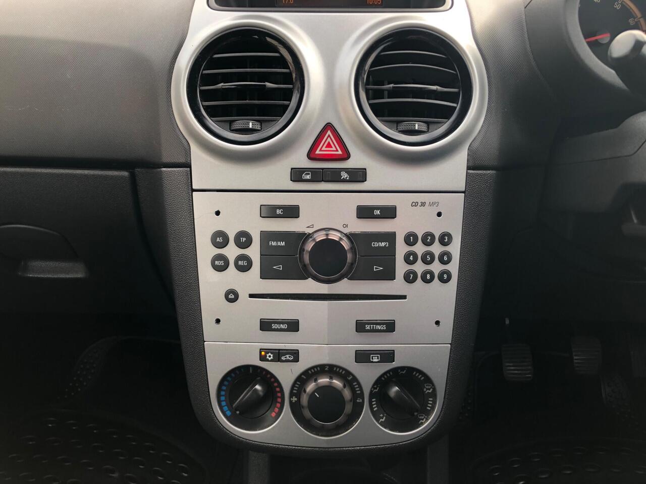 Vauxhall Corsa — photo 17