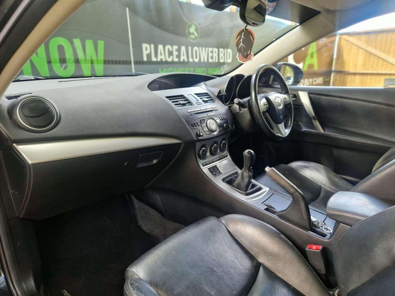 Mazda Mazda3 — photo 4