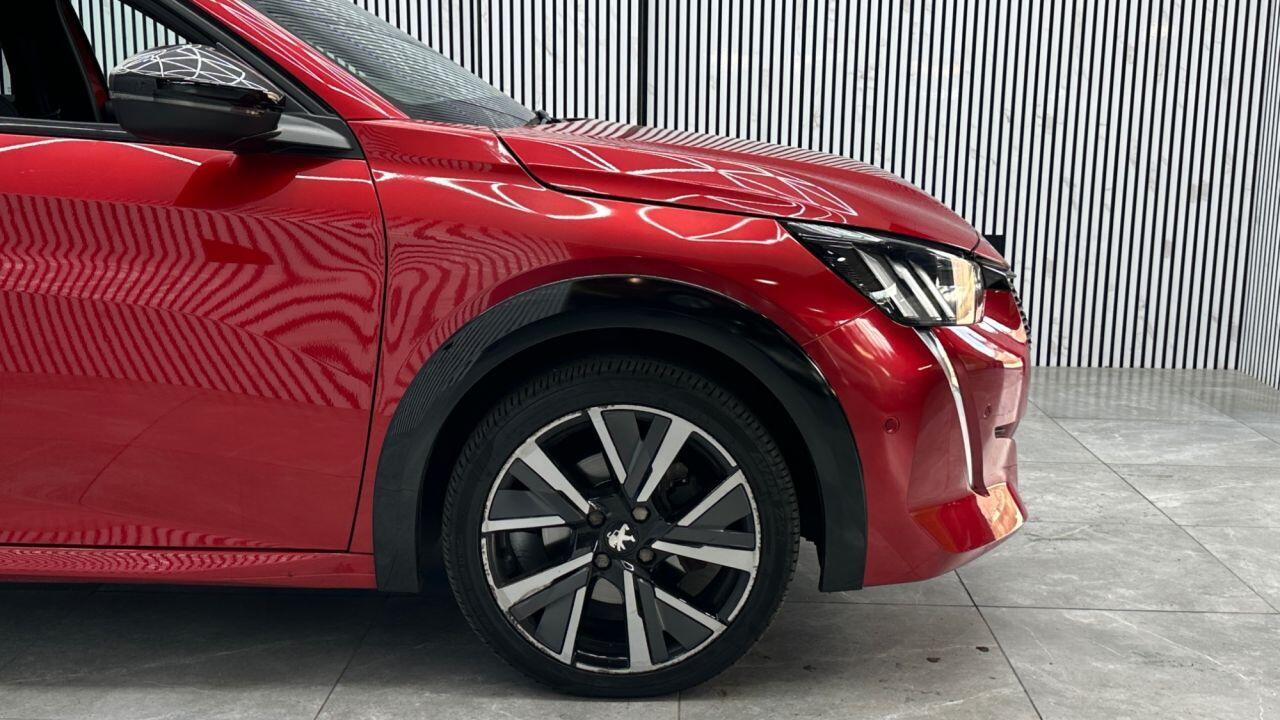 Peugeot 208 — photo 13