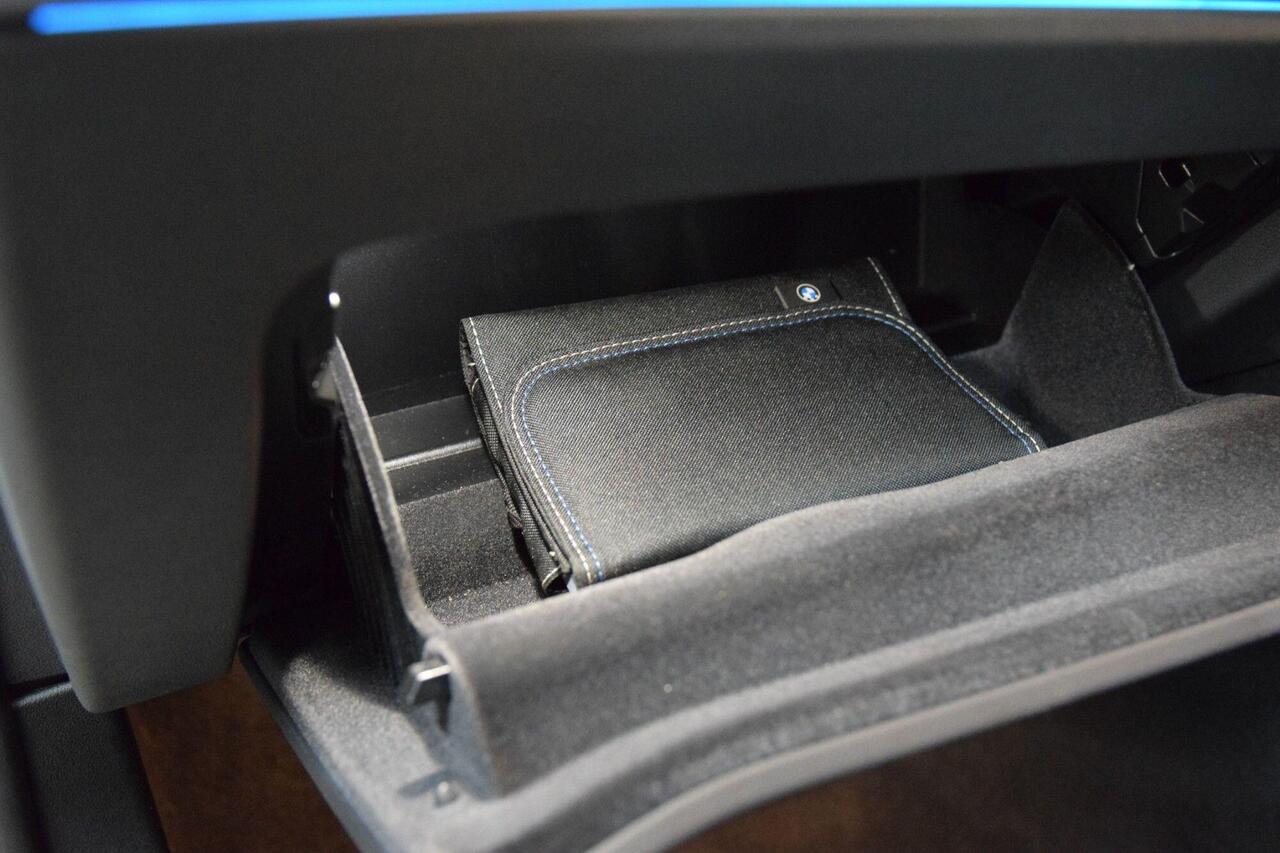 BMW i4 — photo 32