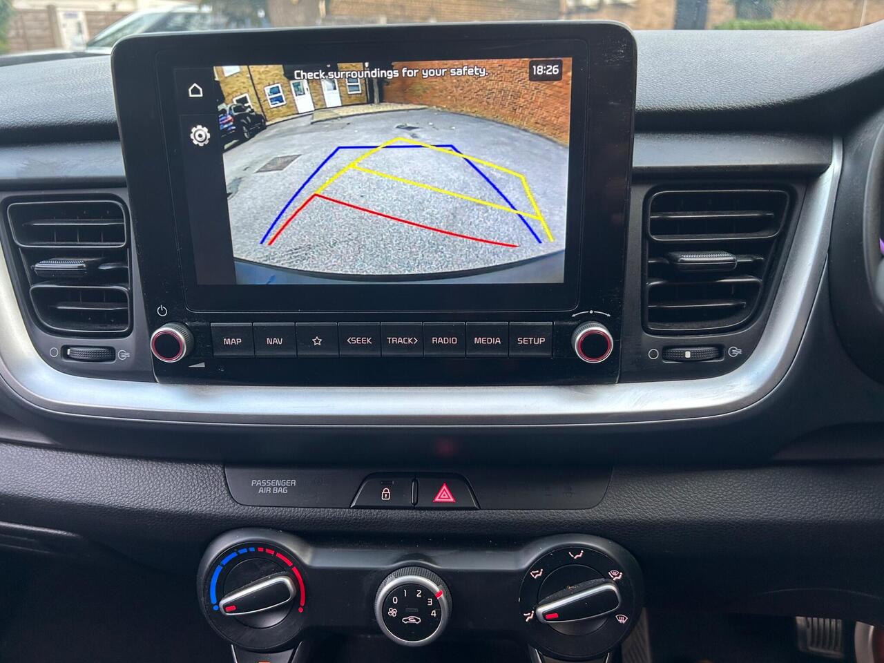 Kia Stonic — photo 8