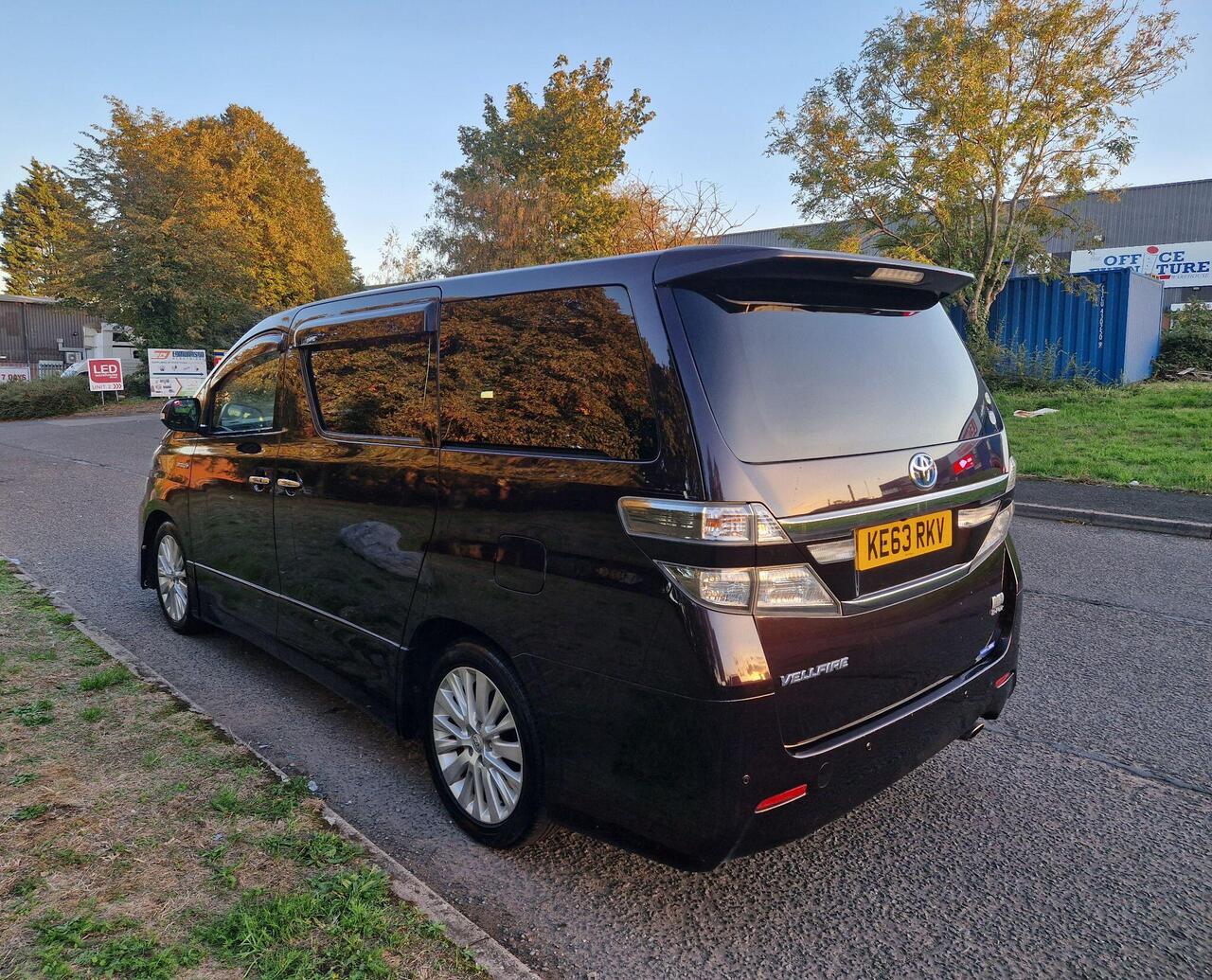 Toyota Vellfire — photo 7