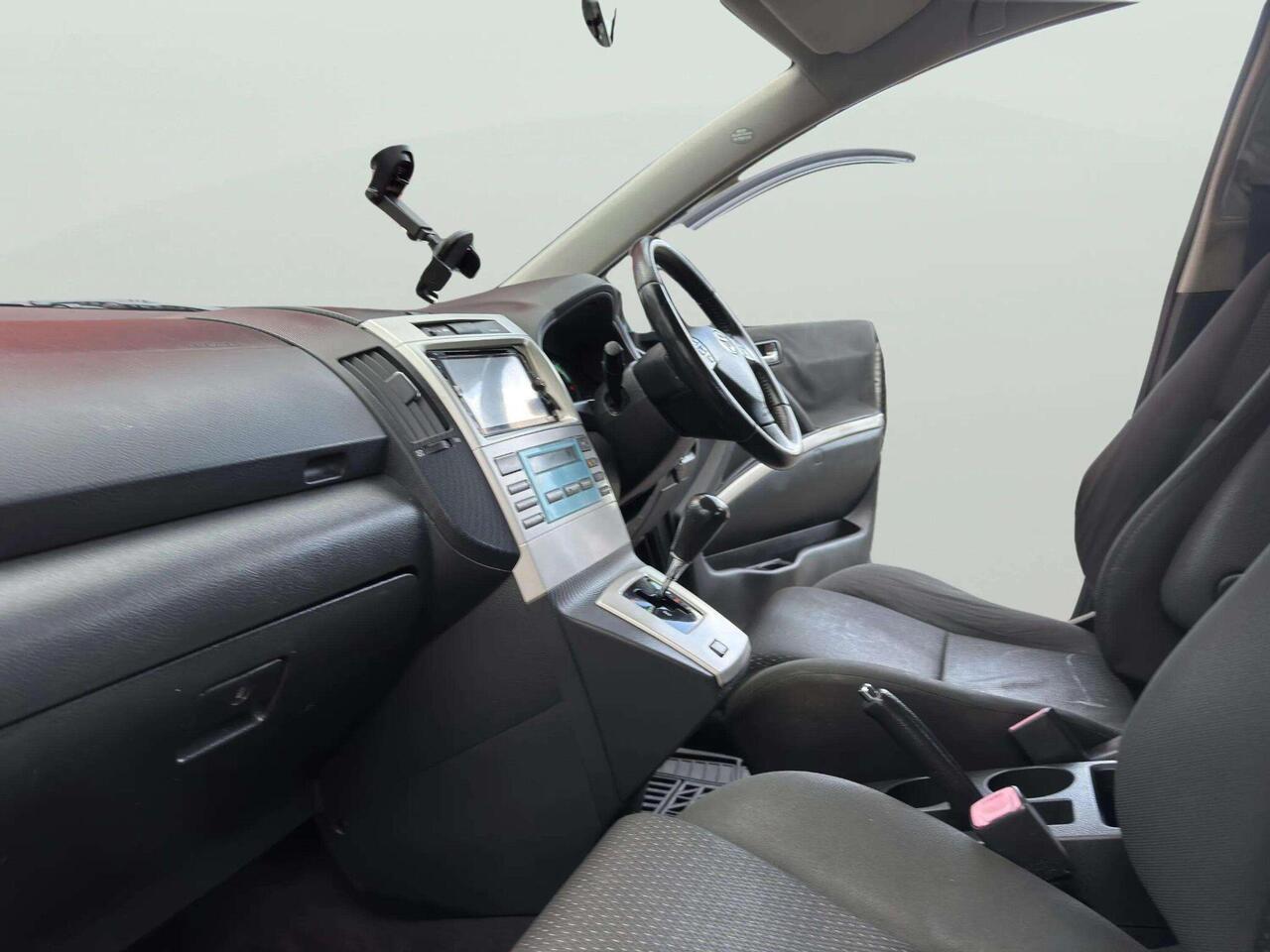 Toyota Corolla Verso — photo 65