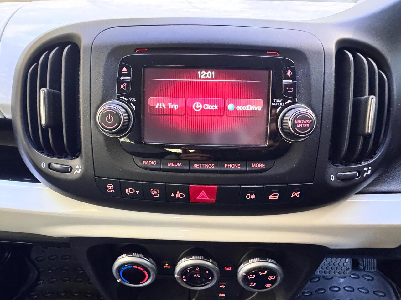 Fiat 500L — photo 18