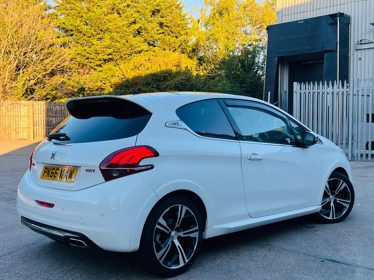 Peugeot 208 — photo 12