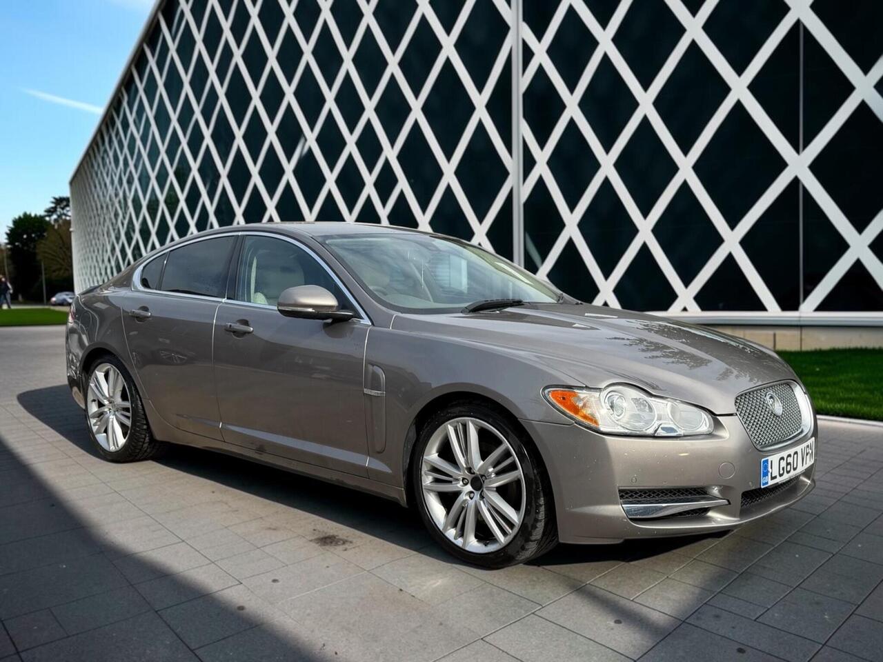 Jaguar XF — photo 6
