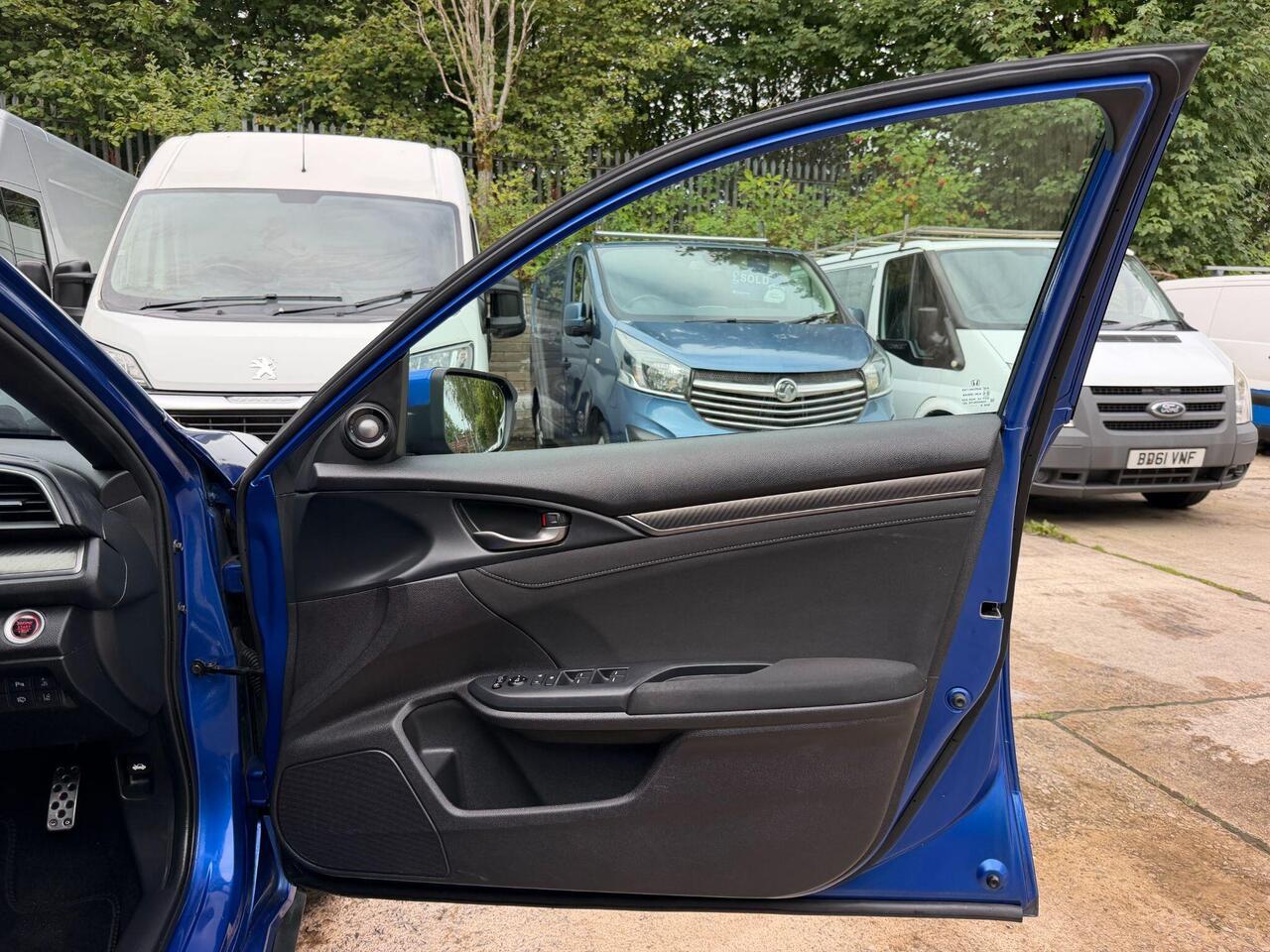 Honda Civic — photo 27