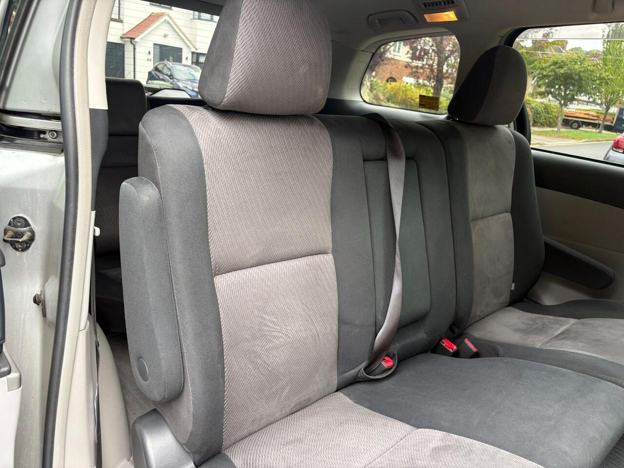 Toyota Estima — photo 21