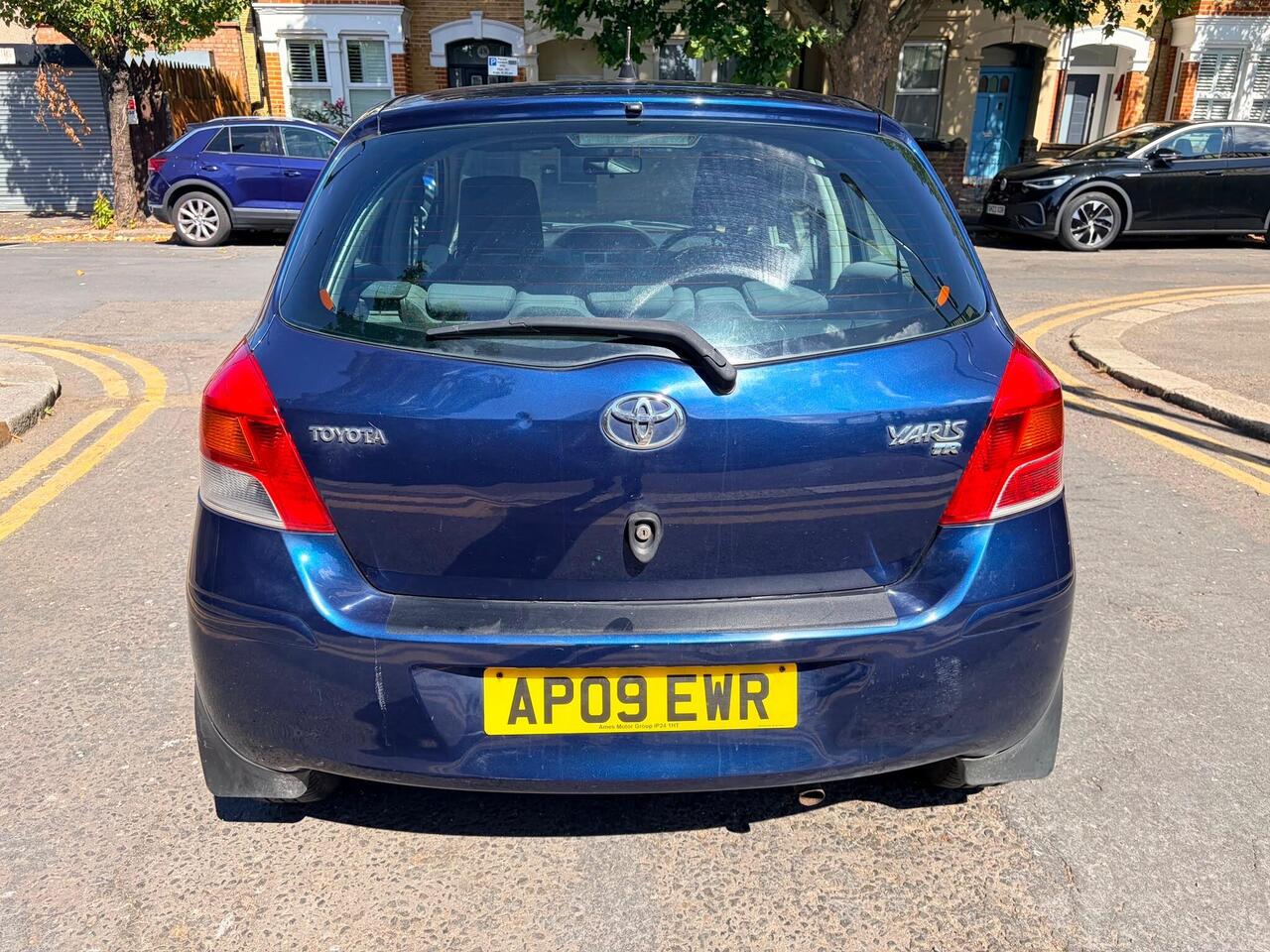 Toyota Yaris — photo 8
