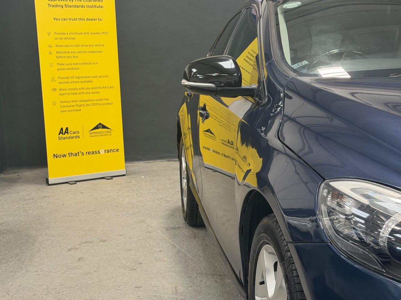 Volvo V40 Cross Country — photo 17