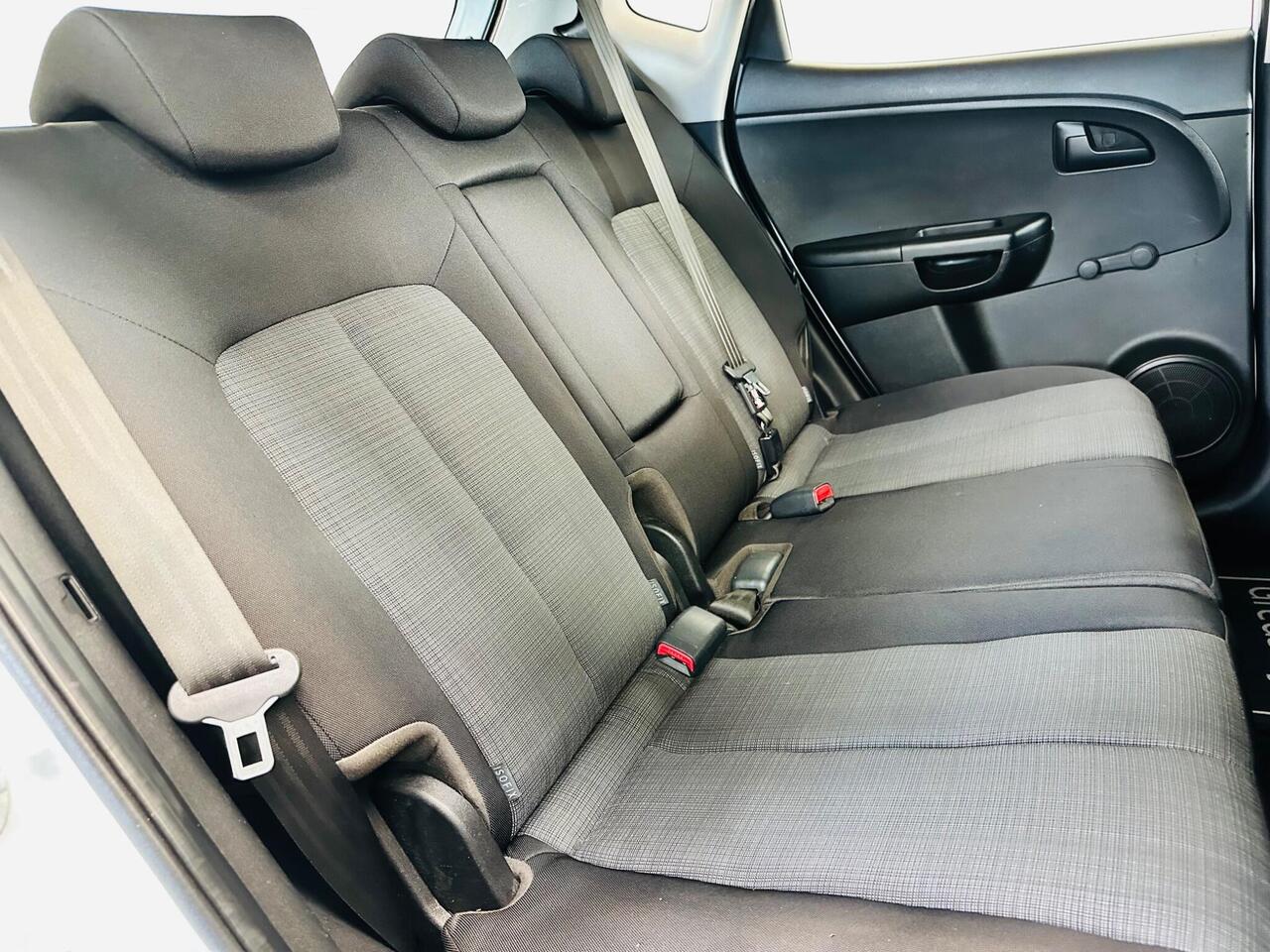 Kia Venga — photo 18