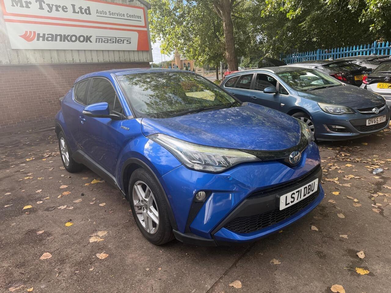Toyota C-HR — photo 1